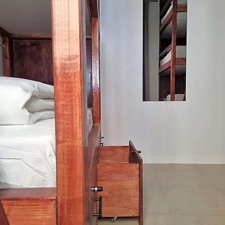 Compass House Отель *