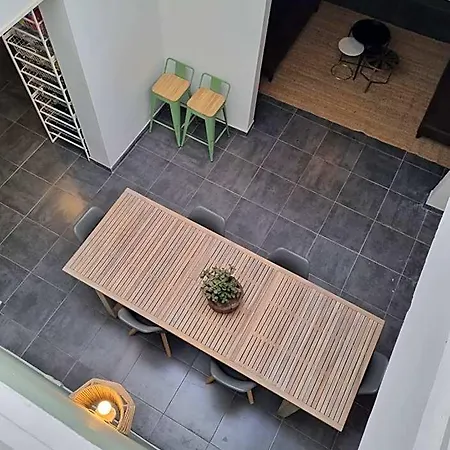 Compass House Hostel *