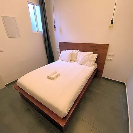 旅馆 Compass House