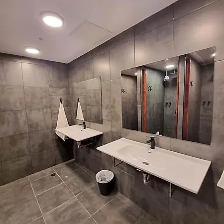 Compass House Отель *