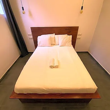 旅馆 Compass House